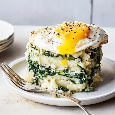 Silkige creamed spinach with creamy mashed potatoes and a runny fried egg.  
